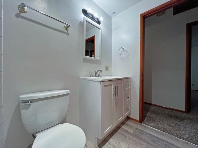 Building Photo - Adorable Three Bedrooom in Edgewood