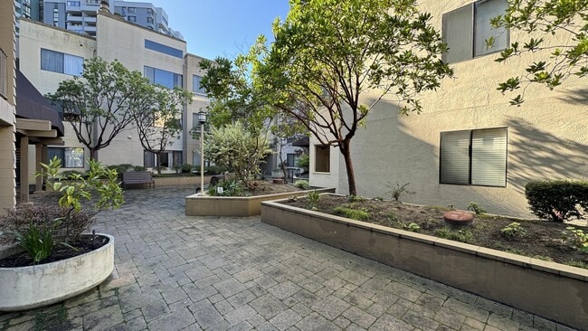Building Photo - 545 Pierce St