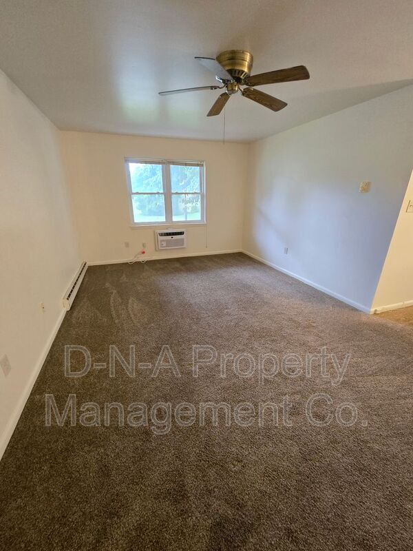 Building Photo - 404 Woodcliff Ave
