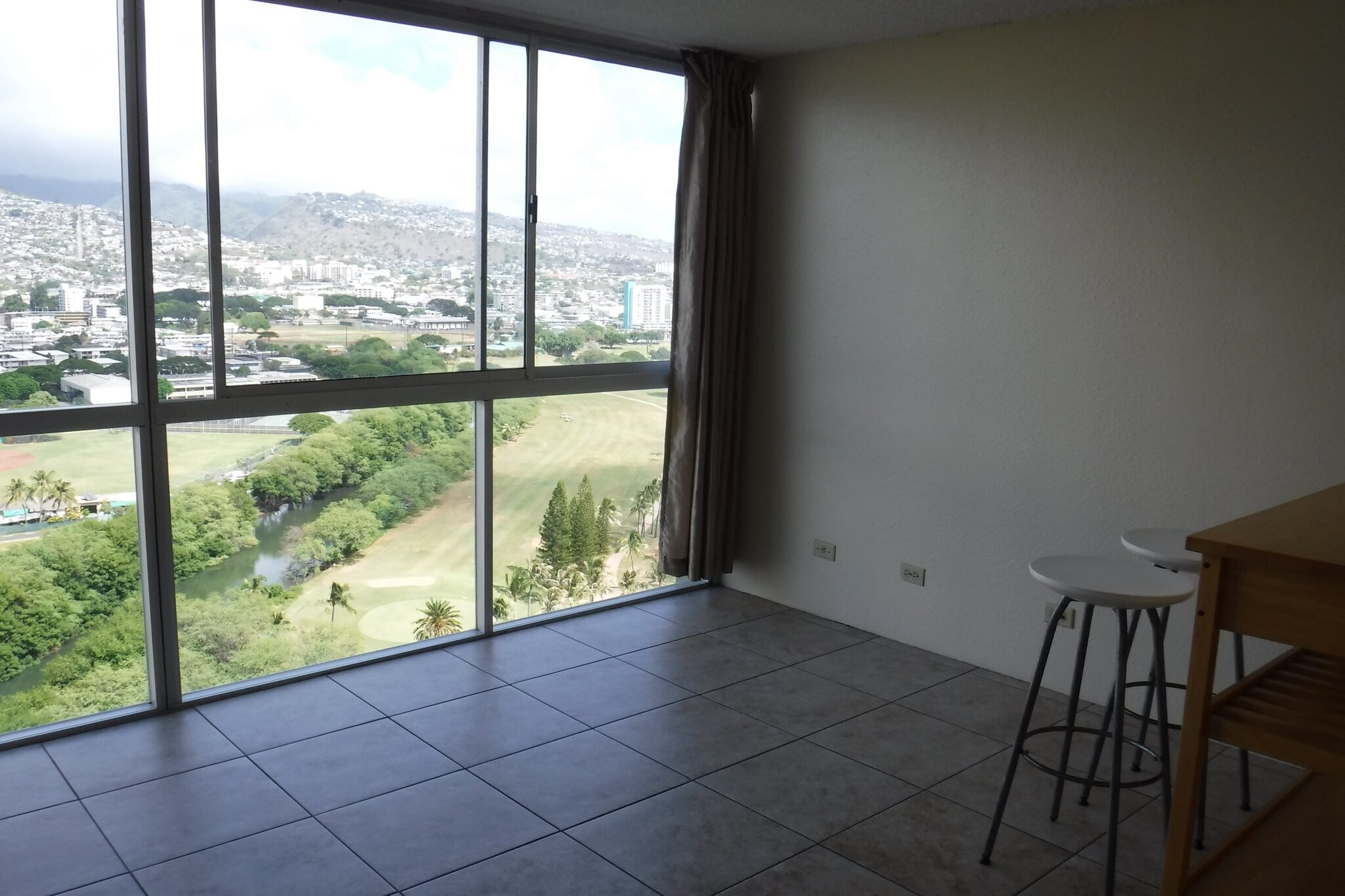 Building Photo - 2211 Ala Wai Blvd