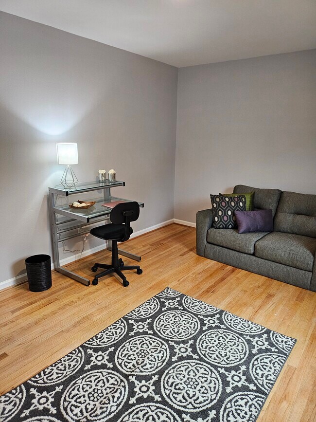 Bedroom 3/Lounge - 10 Edith Key St