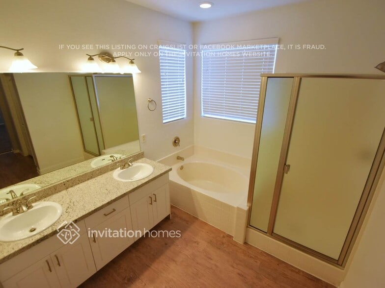 Building Photo - 4028 Villeroy Ave