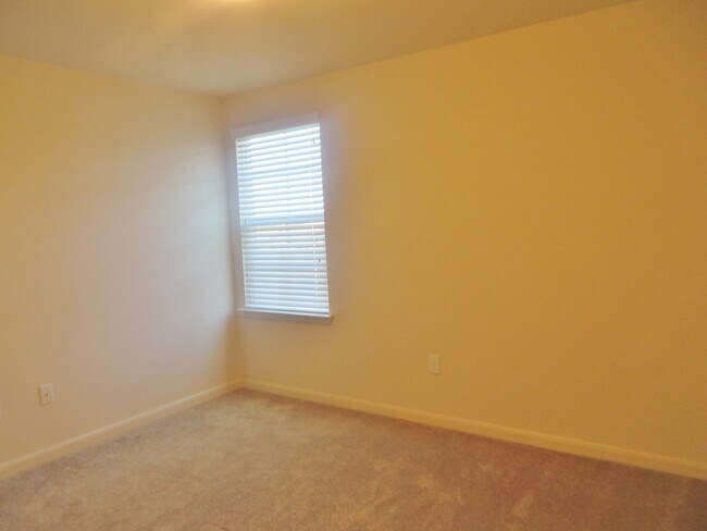 Building Photo - 3 Bedroom 2.5 Bathroom: Georgetown- Pinnacle Home