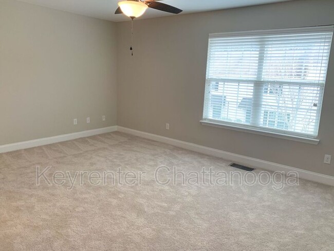 Building Photo - 1121 Maple Tree Ln