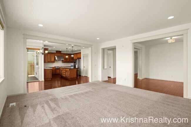 Building Photo - Stunning 4 BD* 2.5 BA* Single Family Home ...