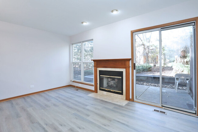Building Photo - 724 Shady Oaks Ct