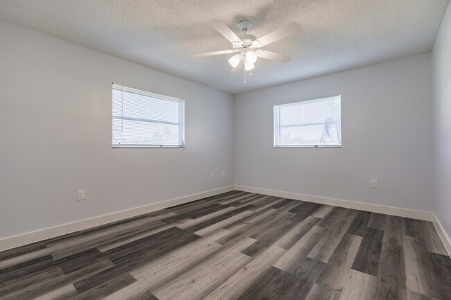 Building Photo - 11065 Waterford Ave