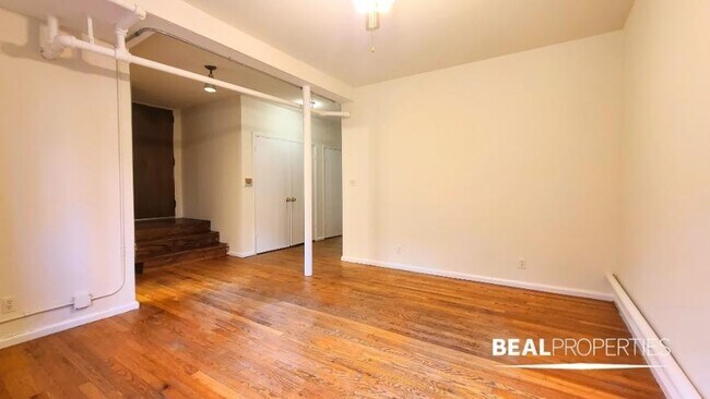 Building Photo - 1 bedroom in CHICAGO IL 60613