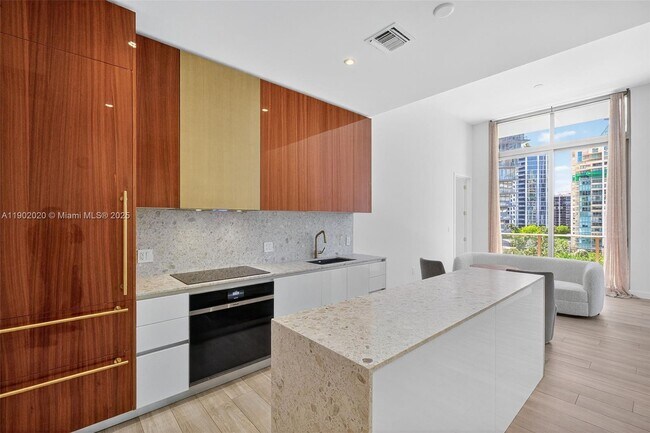 Primary Photo - 2655 S Bayshore Dr