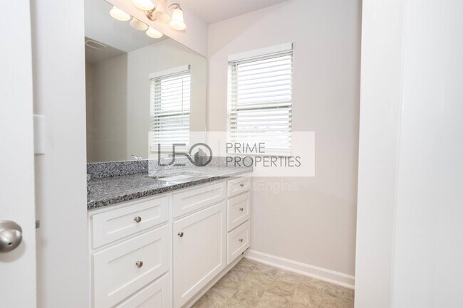 Building Photo - 156 Daisy Cir