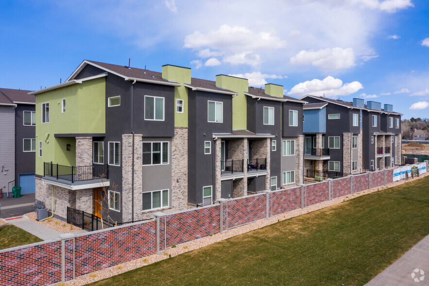 Primary Photo - Creekline Townhomes