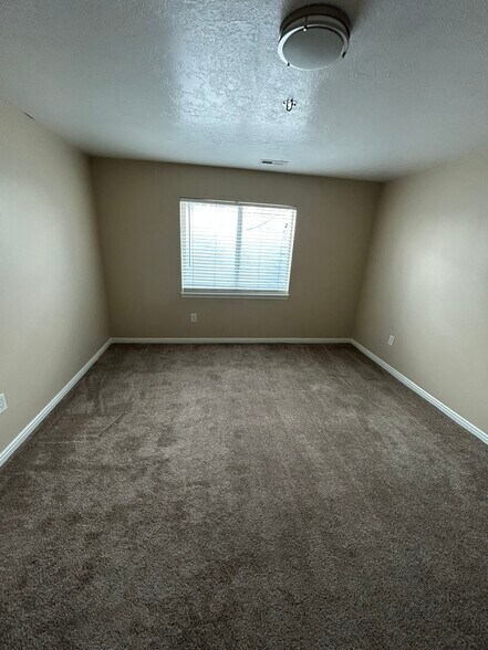 Building Photo - 10658 S Poplar Grv Dr