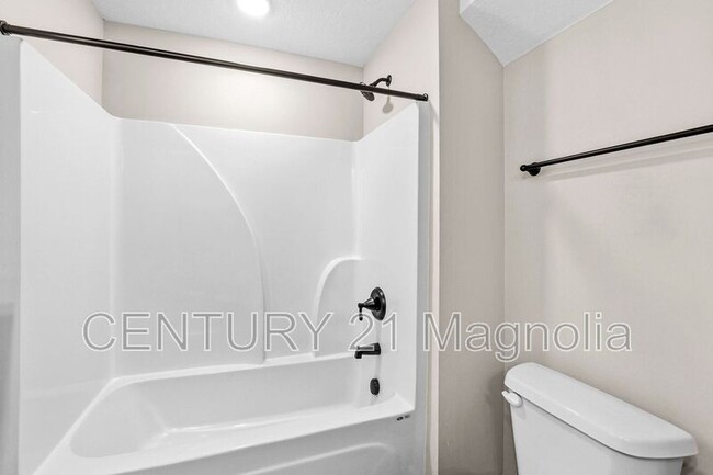 Building Photo - 302 Dorn St