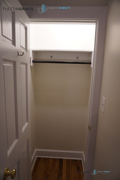 Building Photo - 2063 W Lawrence Ave