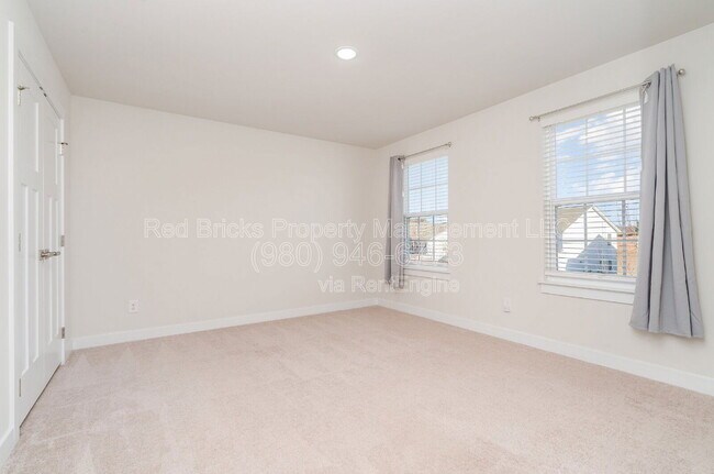 Building Photo - 7214 Waterwheel St SW