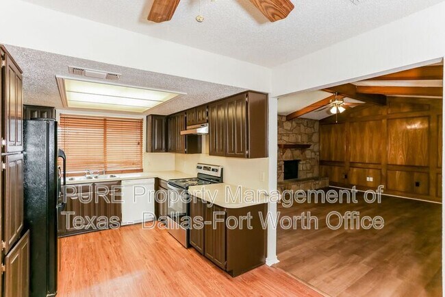 Building Photo - 928 Freestone Dr