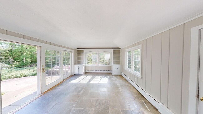 Building Photo - Cool Updated Historic 4/3.5 Farmhouse in Bethesda on Private, 1.5 Acre Lot