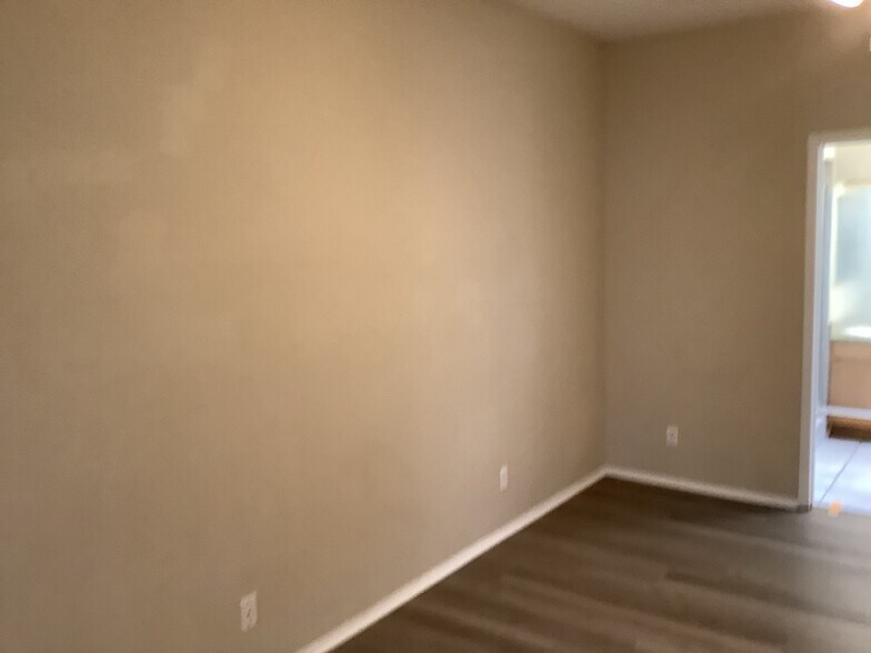 Building Photo - 6676 Augusta Hills Dr NE