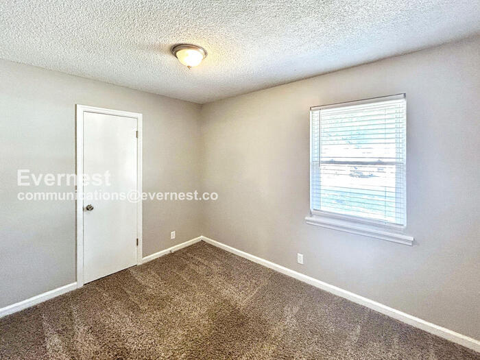 Building Photo - 4228 Valley Grove Dr