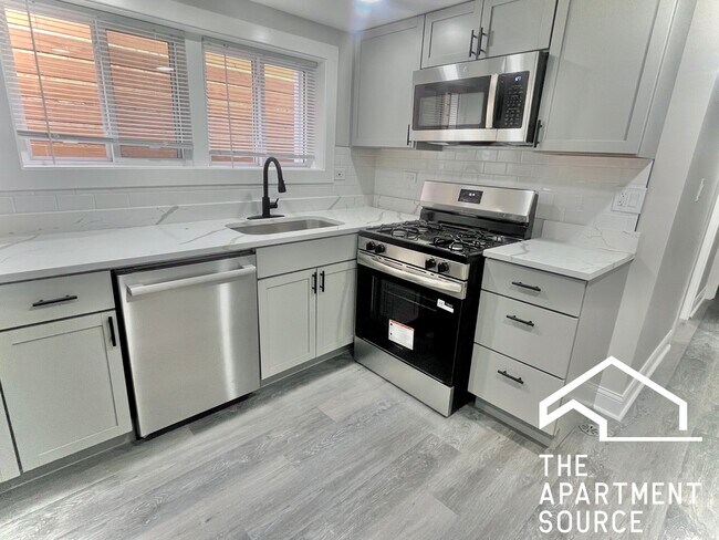 Building Photo - 2937 N Fairfield Ave