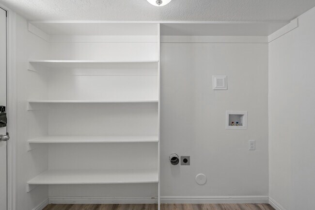 Building Photo - 456 W 2600 N