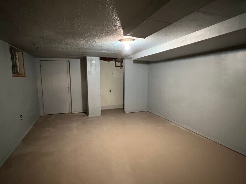 Building Photo - 5924 Arendes Dr