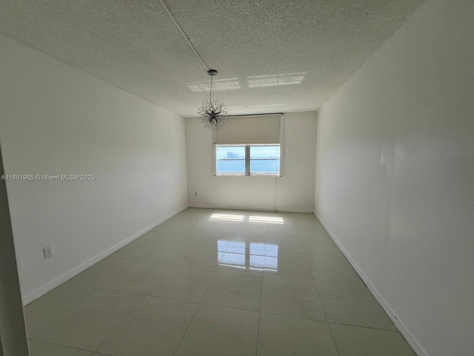 Building Photo - 500 Bayview Dr