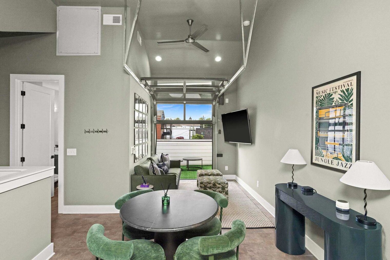 Building Photo - 772 E Argyle Ave