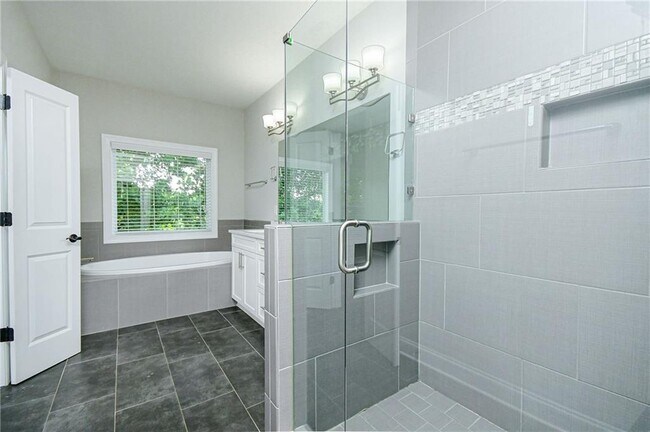 Building Photo - 1299 Linden Ct