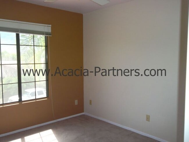 Building Photo - 4 Bedroom  in gated community on Golf Course