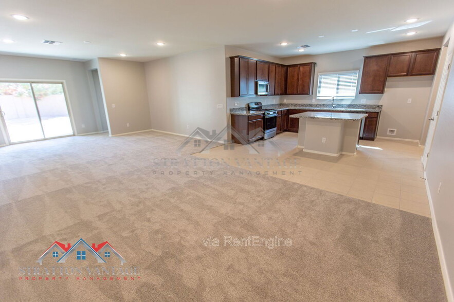 Building Photo - 495 E Rio Pl