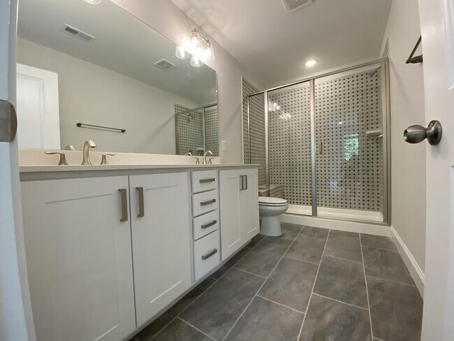 Building Photo - 339 Old Grove Ln
