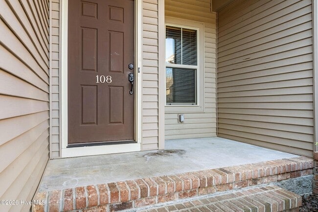Building Photo - 108 Cypress Cir