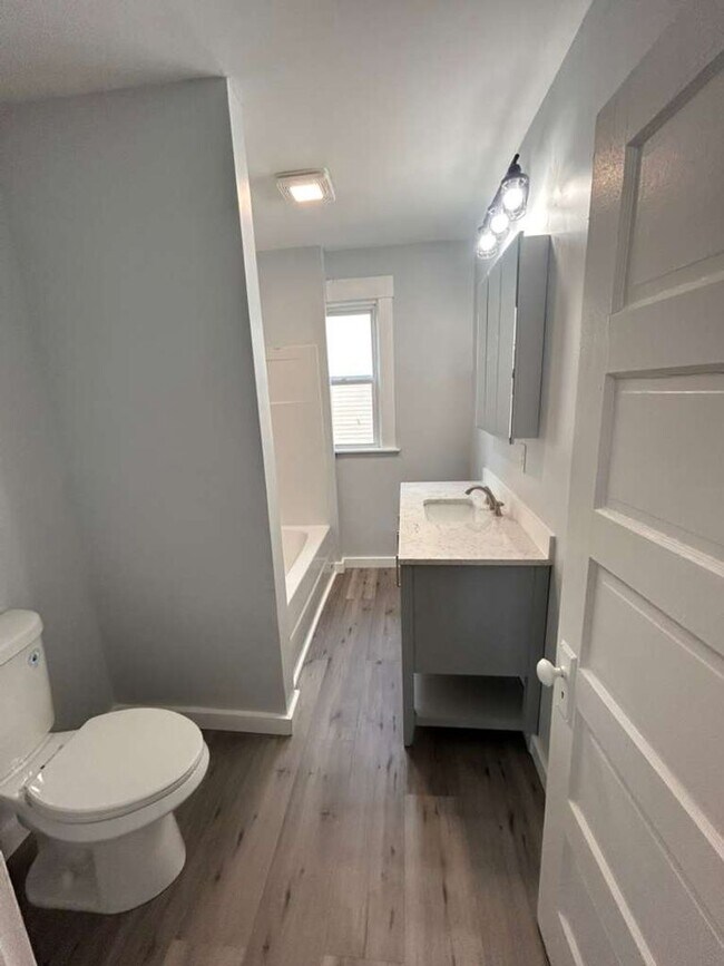 Building Photo - 67 Fairlawn Ave