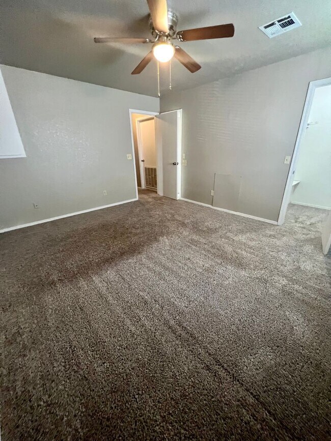 Building Photo - Norman Duplex- Bright and Modern!
