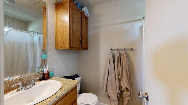 Building Photo - 2933 McLaren Dr