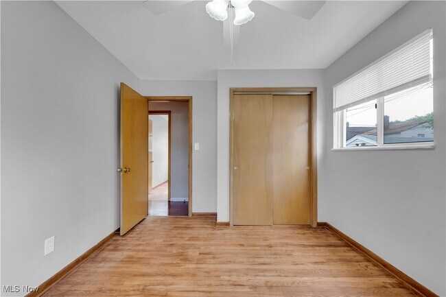 Building Photo - 10725 Vernon Ave