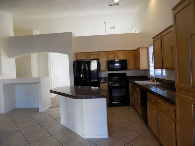 Building Photo - Single Story 4 Bedroom