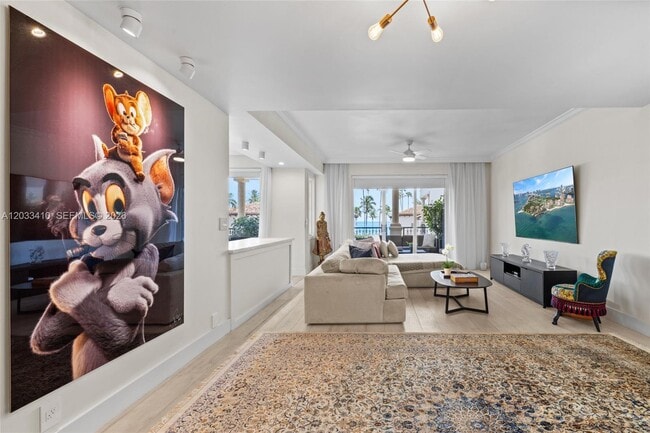 Building Photo - 19122 Fisher Island Dr