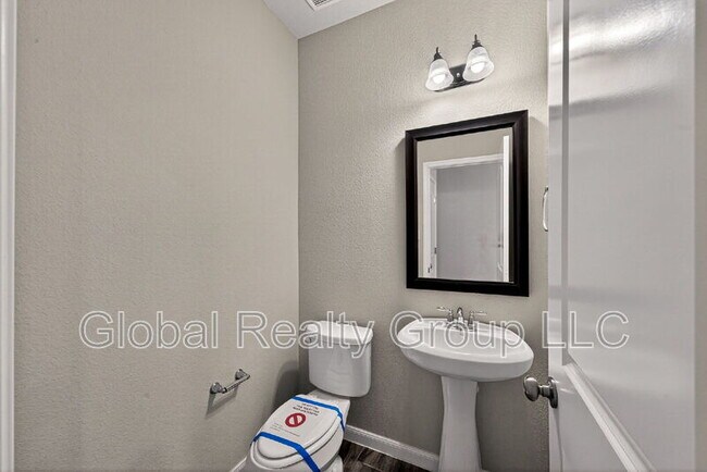 Building Photo - 10426 Rosalina Lp