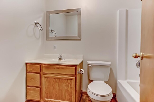 Full Bathroom Upstairs - 2856 Seminole Trail