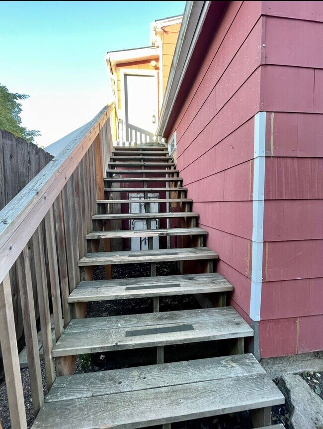 Building Photo - 0102-01  SE Stark 5-Plex