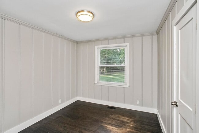Building Photo - 2129 Crystal Dr