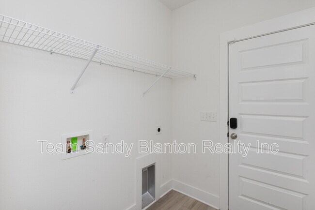 Building Photo - 874 Windhill Dr