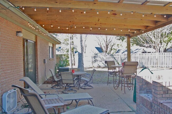 Building Photo - 122 Lynne Therese Cir