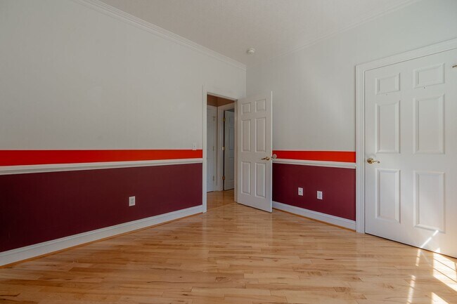 Building Photo - 1701 Stratford View Dr