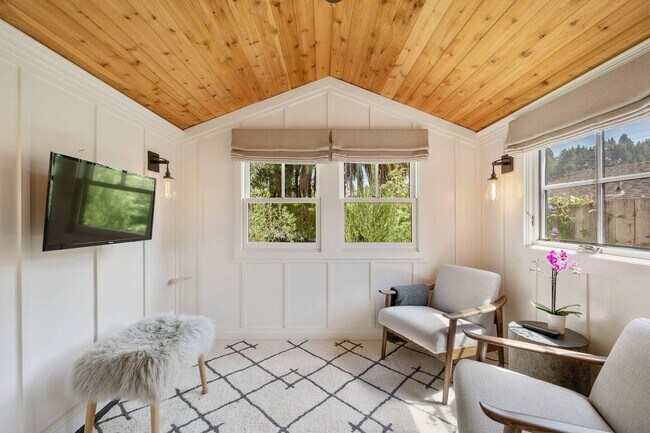 Building Photo - High end, fully furnished (or unfurnished) pair of cottages in Downtown Mill Valley! PROGRESSIVE
