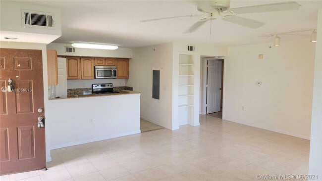 Building Photo - 261 SW Palm Dr
