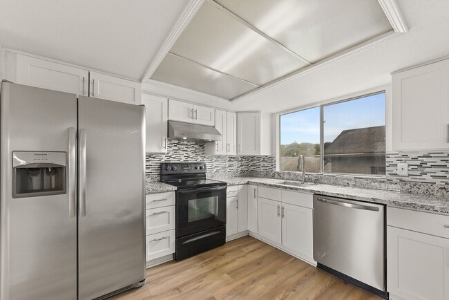 Building Photo - Charming 4 Bedroom 2 Bath single family house in Columbia City
