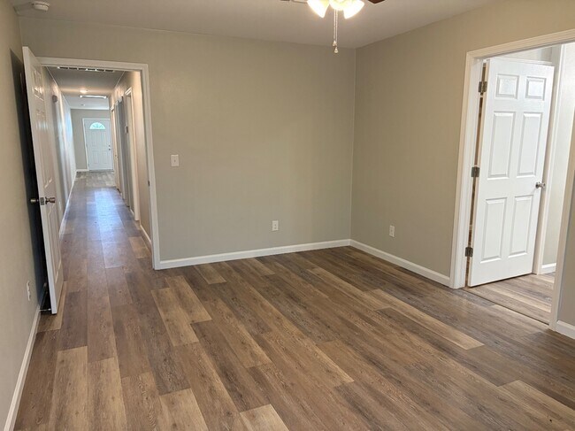 Building Photo - 4116 W 56th Pl